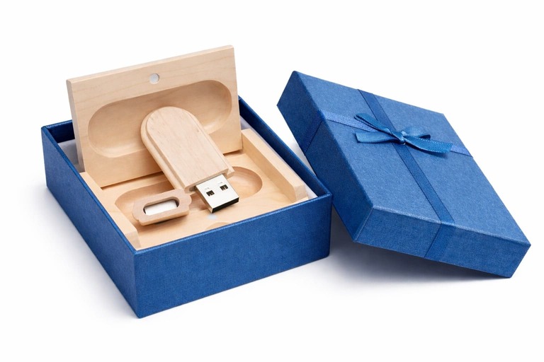 Caja USB de madera